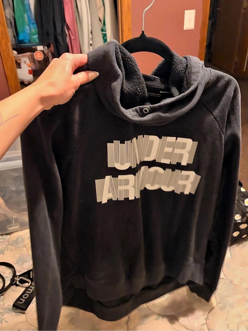 Under Armour Black & White Graphic Hoodie Size Small